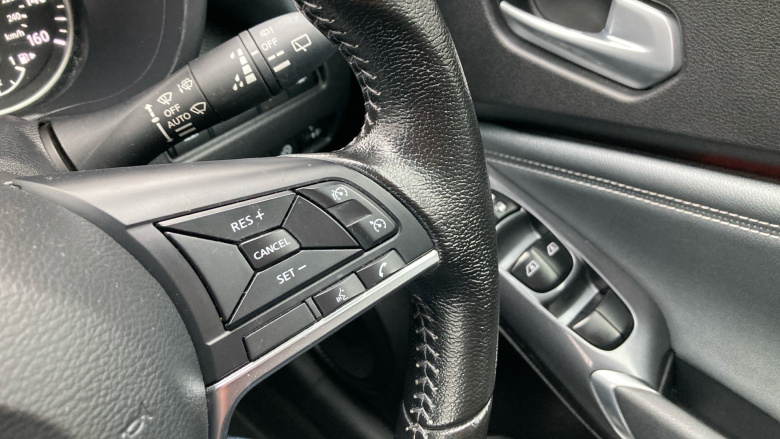 Nissan Juke 1.0 DiG-T N-Connecta 5dr Petrol Hatchback